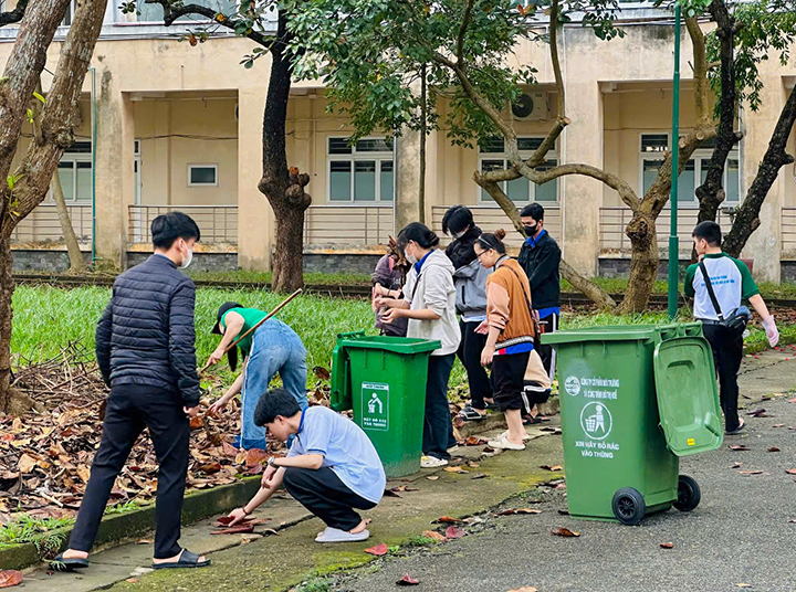 Giảng viên và sinh viên Trường Đại Khoa học